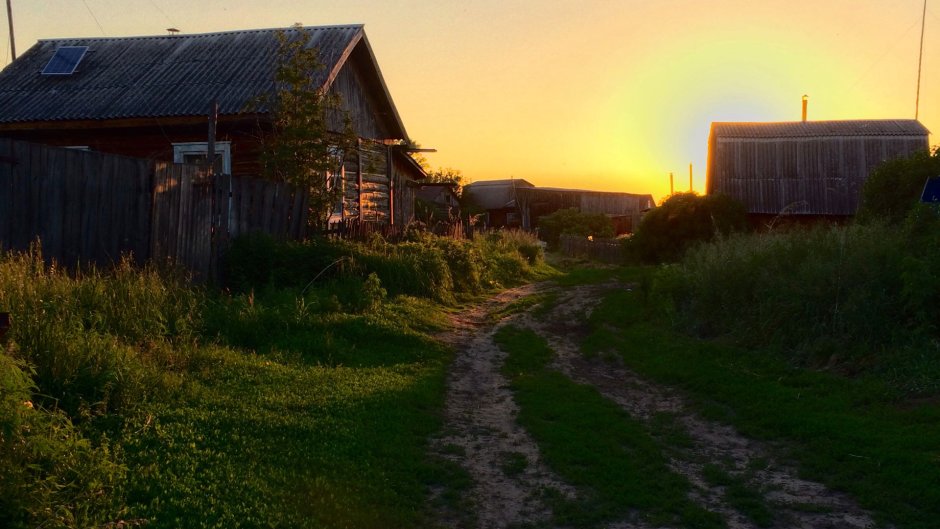 Деревенская улица вечером