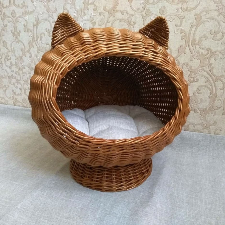 Домик для кошки из газетных трубочек