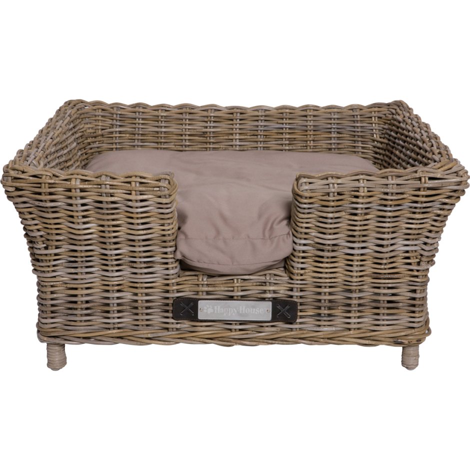 Плетёная лежанка для собаки