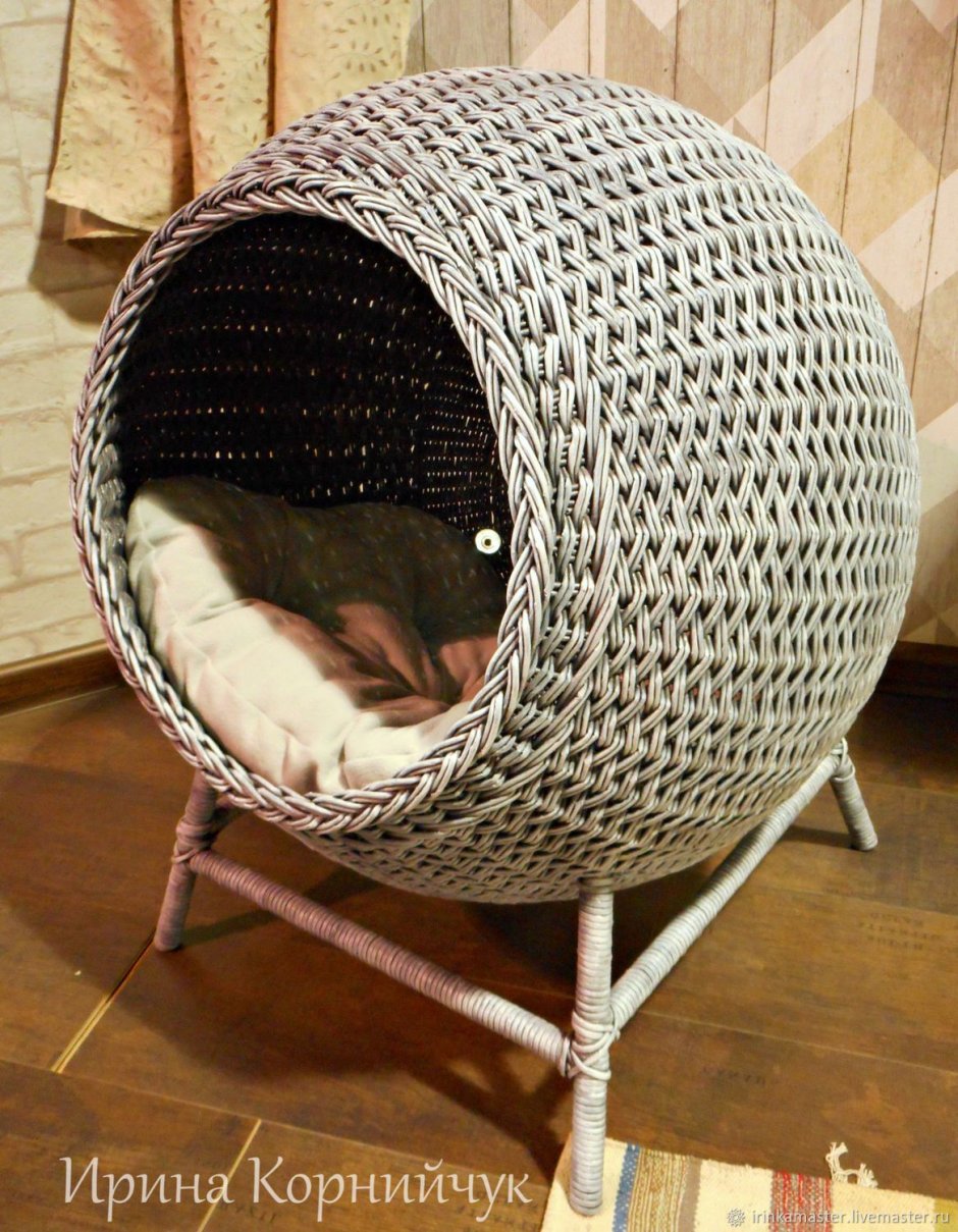 Домик с лежанкой для кошек