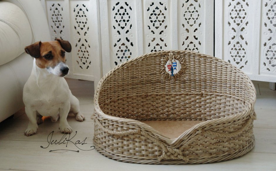 Плетеная лежанка для кошки