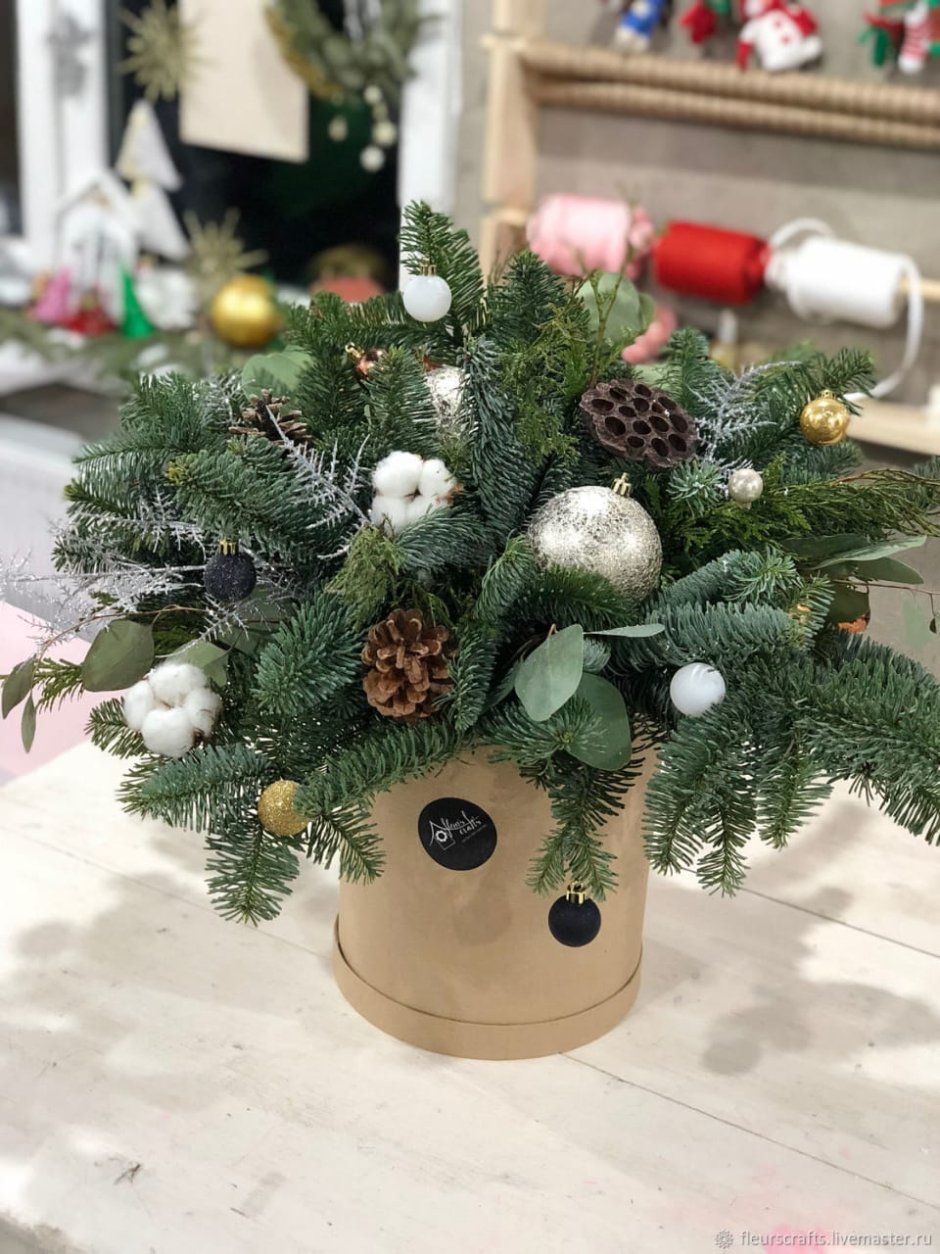 Новогодняя композиция в вазе