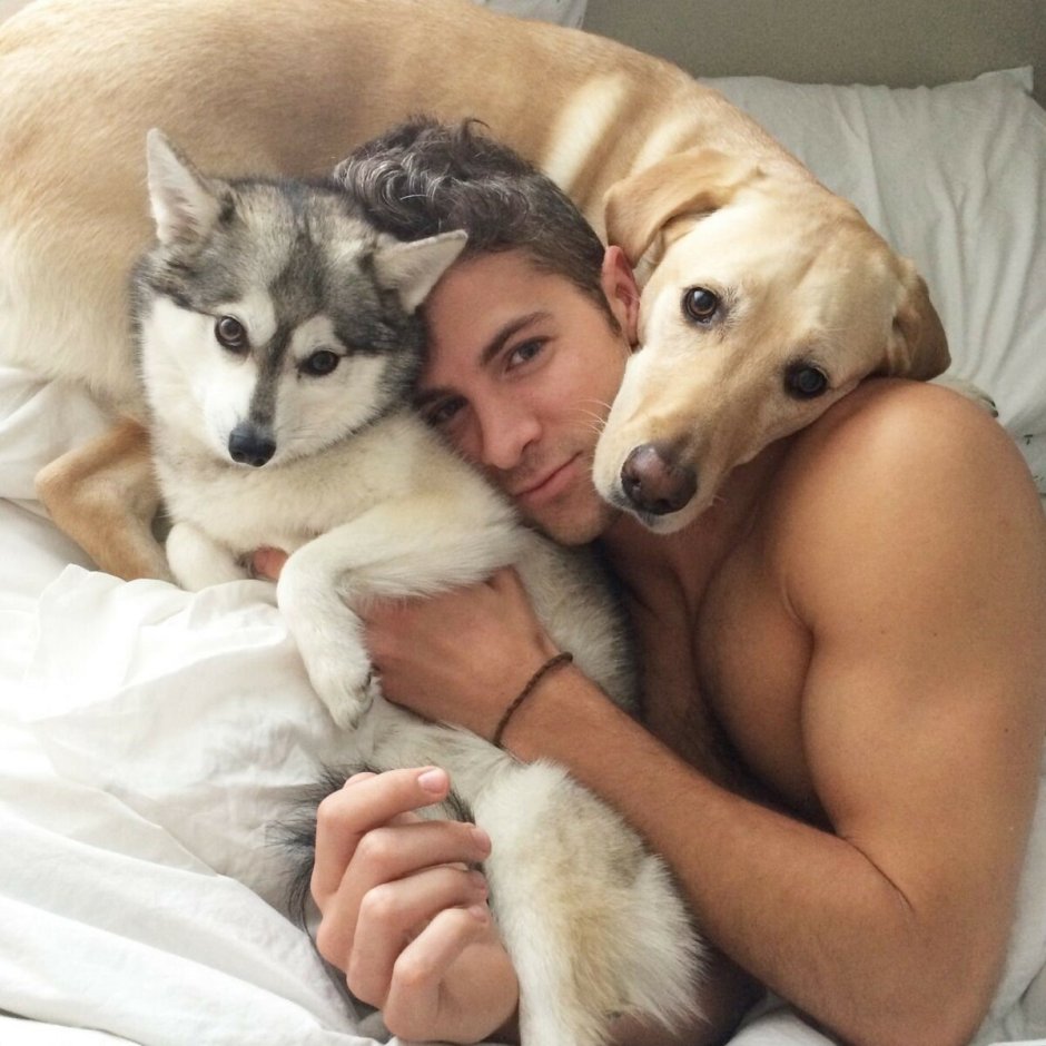 Парень с собачкой