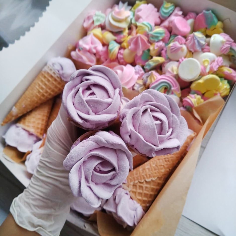 Букет с меренгами и цветами