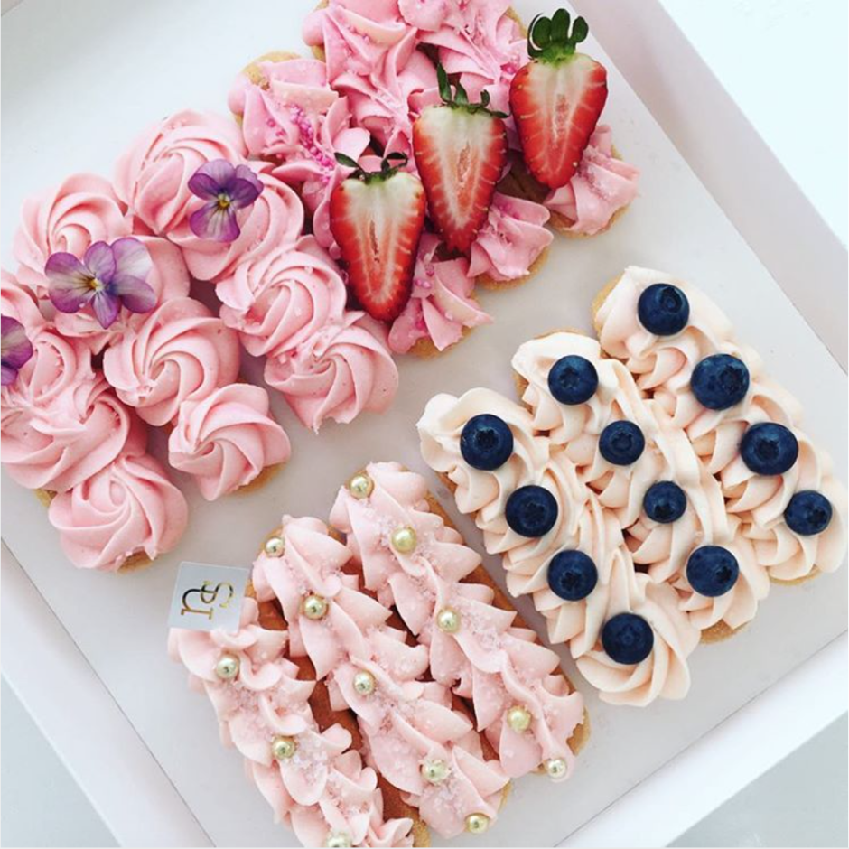 Капкейки и эклеры