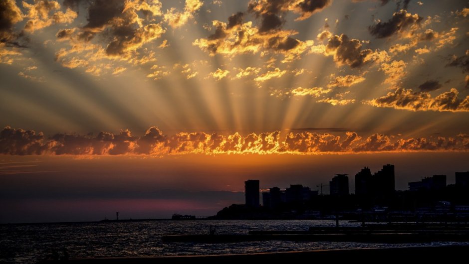 Красивый закат в Сочи