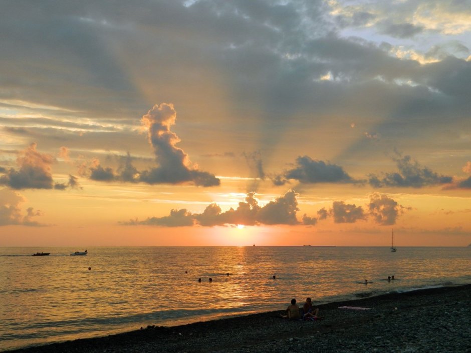 Закат на черном море в Сочи