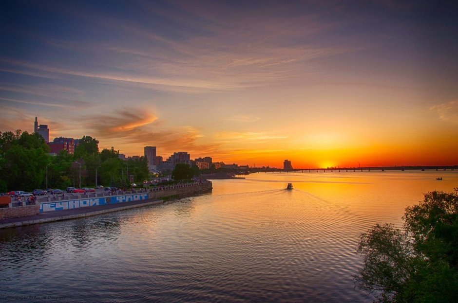 Набережная реки Самара вечером