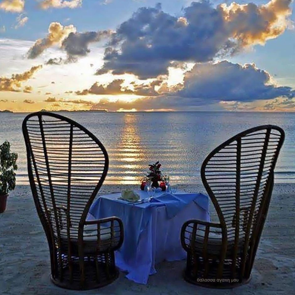 Столик с красивым видом