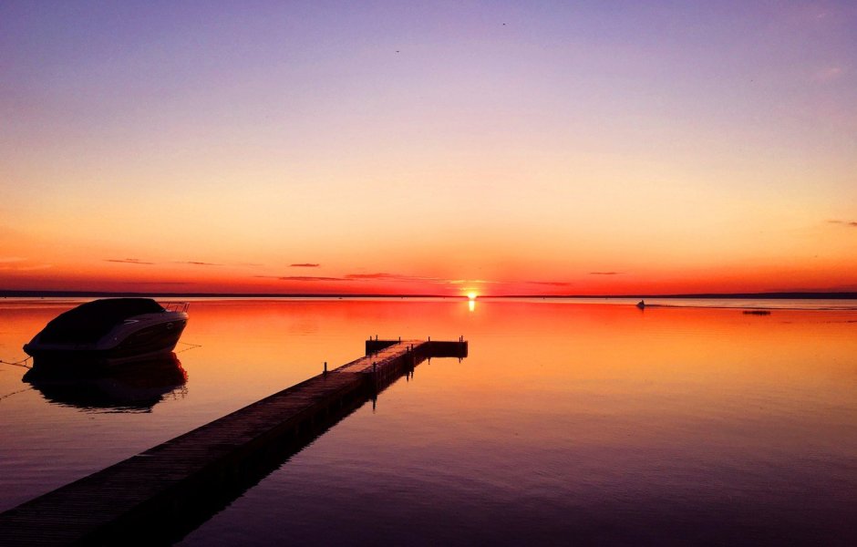Закат на озере Плещеево в Переславле-Залесском