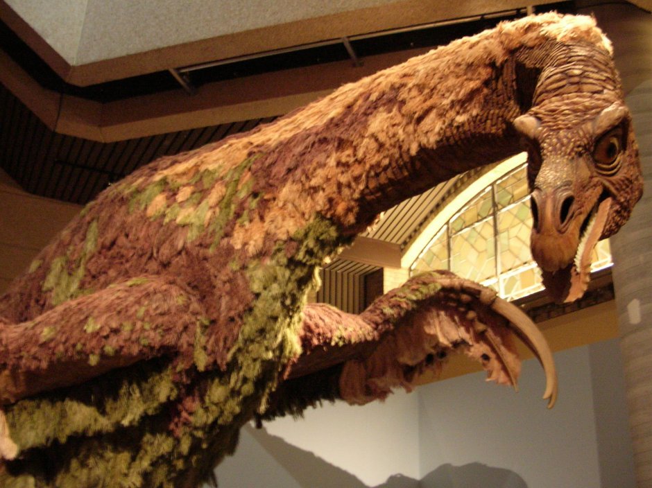 Динозавр с гигантскими когтями