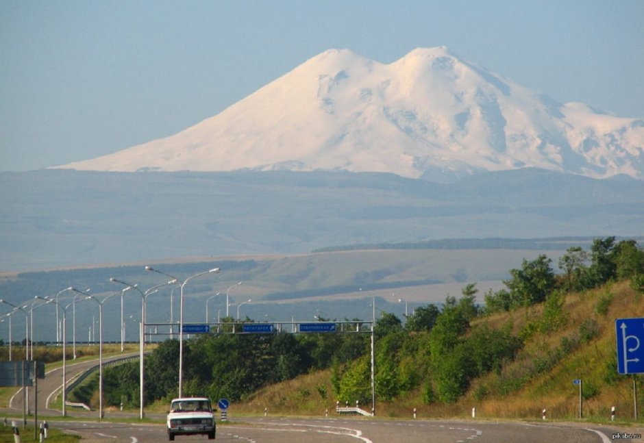 Вид горы Эльбрус из Пятигорска