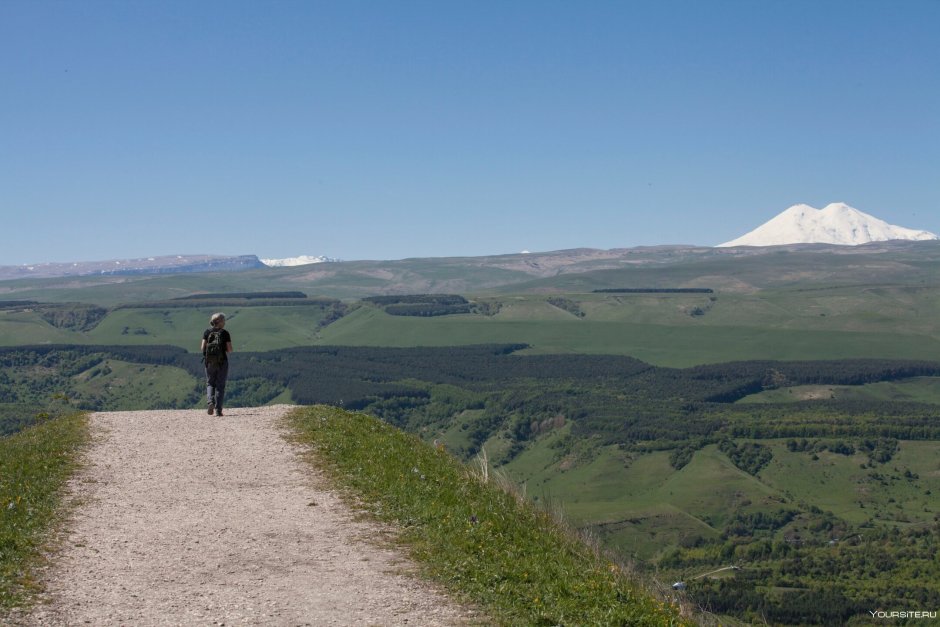 Вид с горы Машук на Эльбрус