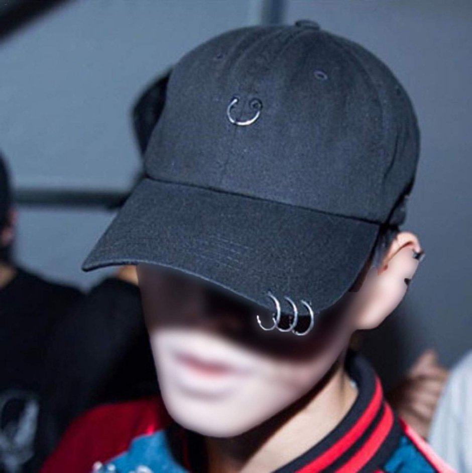 Кепка с пирсингом