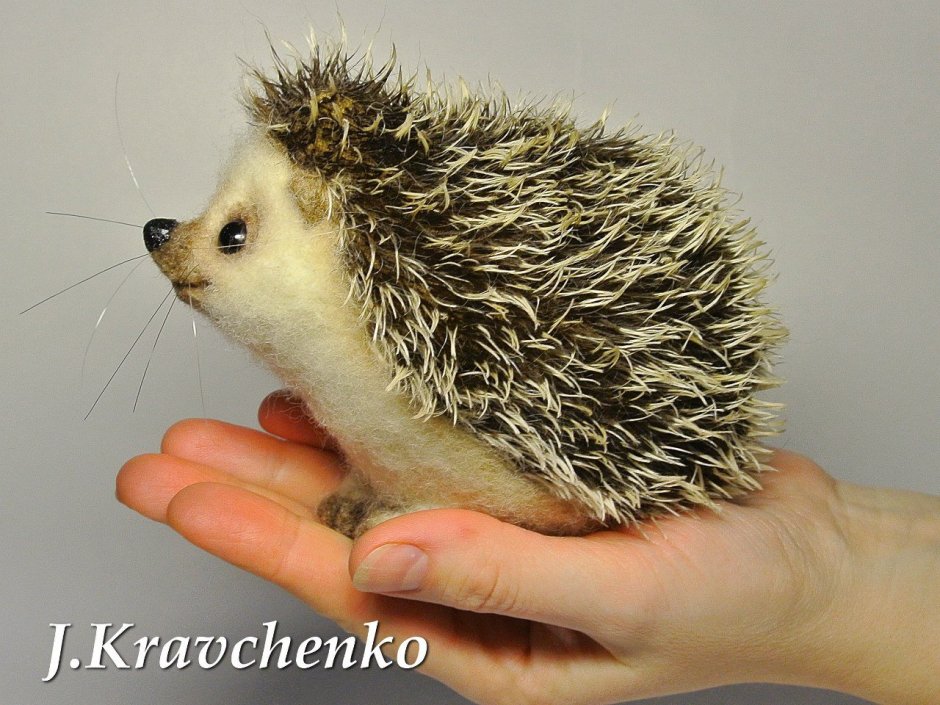 Игрушка Ежик в смешанной технике