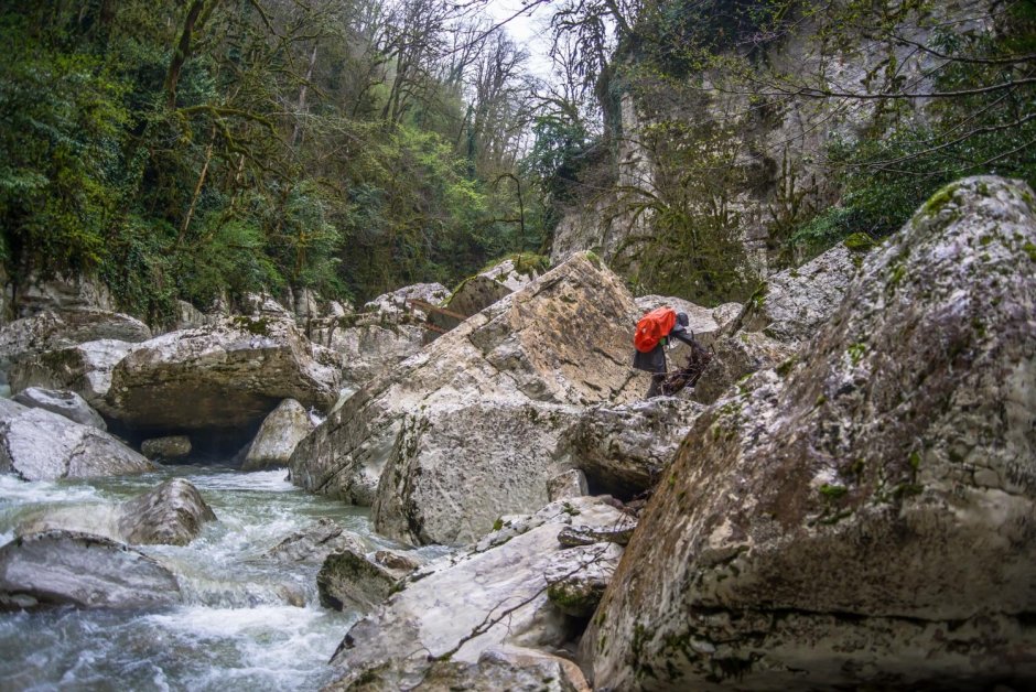 Навалищенскому ущелью.