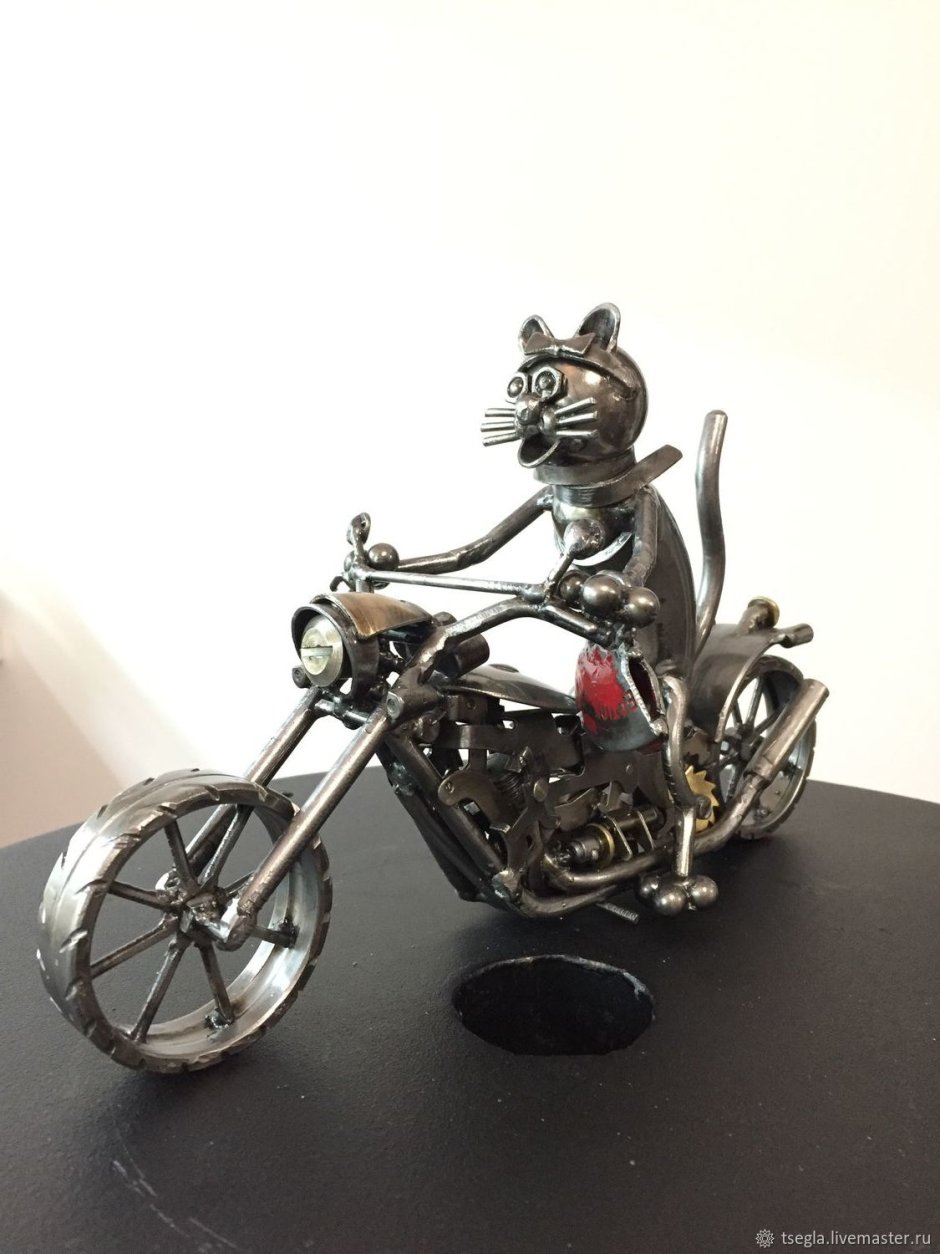 Статуэтка кошка на мотоцикле
