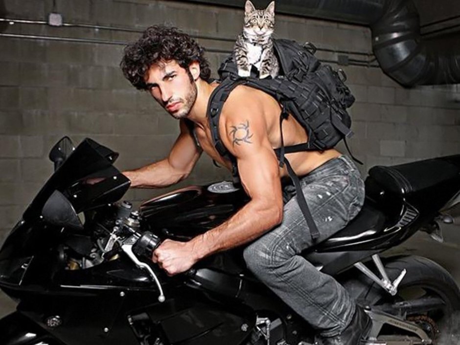 Мужчина на мотоцикле