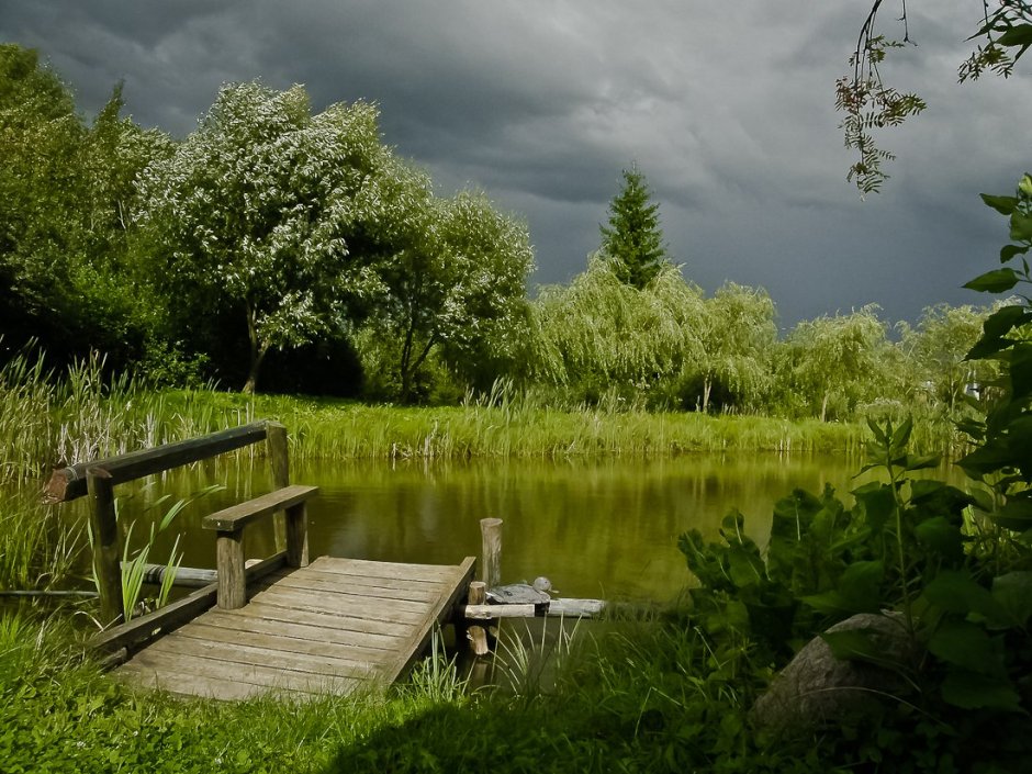 Прудик речка мостик.деревня