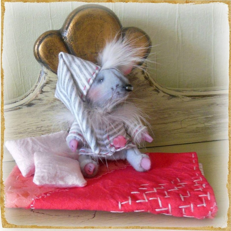 Заспанный мышонок