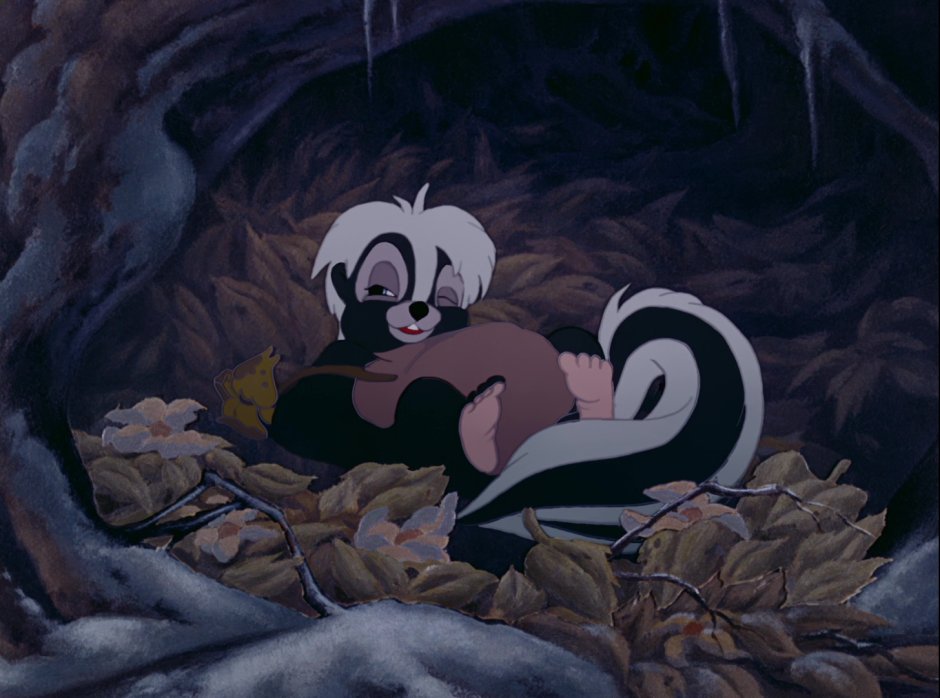 Спящий скунс из мультика Бемби