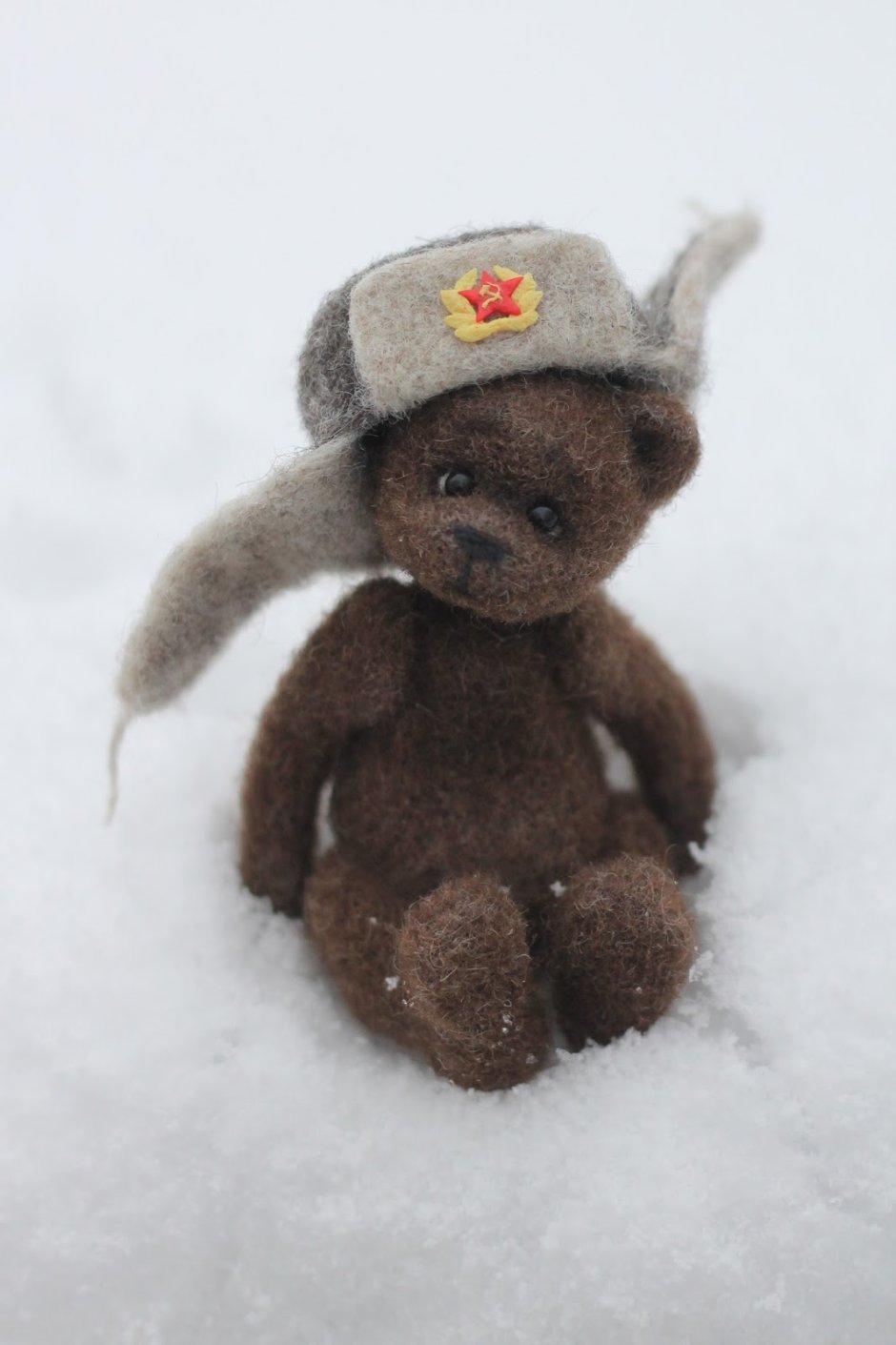 Медведь в шапке ушанке
