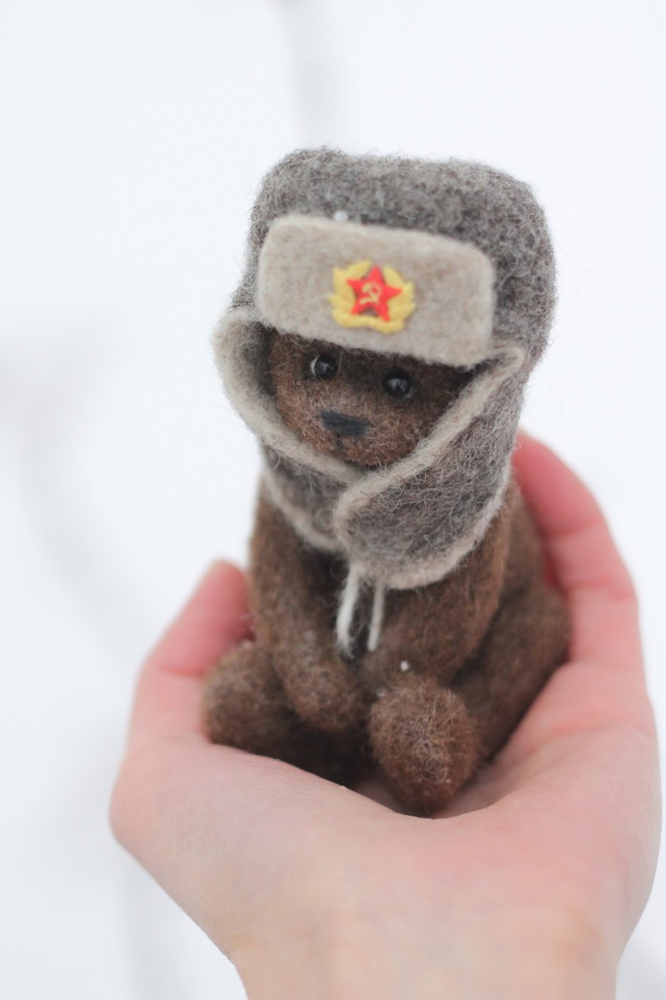 Котик в шапке ушанке