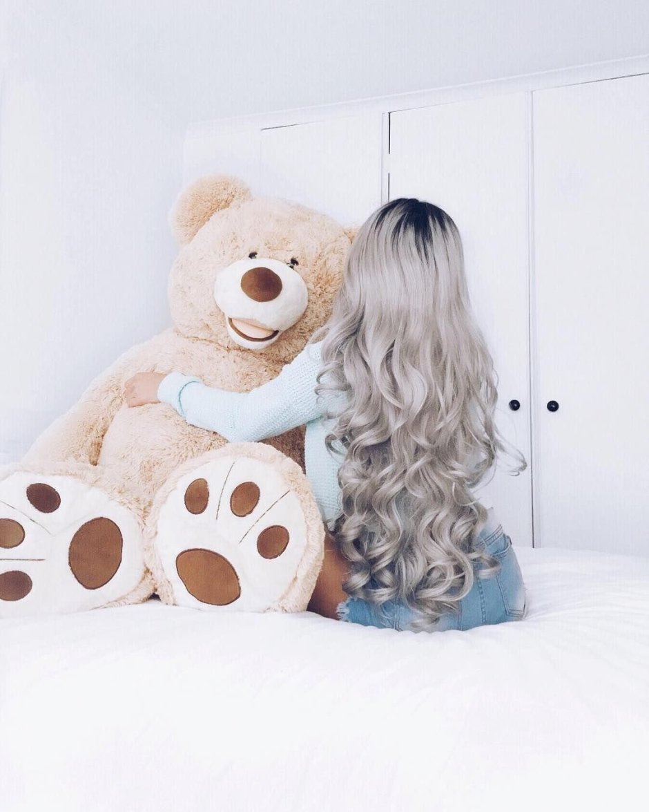 Блондинка с мишкой