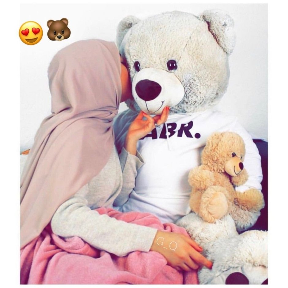 Мусульманка с плюшевым мишкой