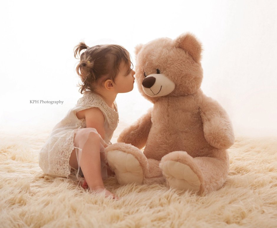 Девочка с медвежонком